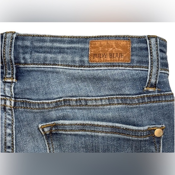 Judy Blue Jeans Women's Size 5 / 27 Relaxed Fit Medium Wash Tapered Leg 27X27 - Picture 8 of 9